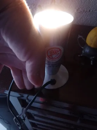 Lamparita de mesa metal y plástico