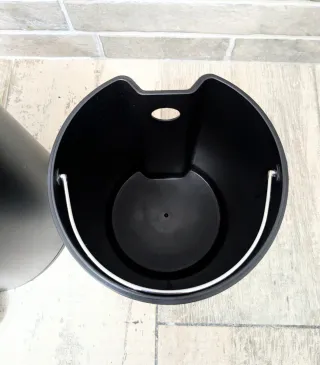 Papelera de oficina con pedal cierre amortiguado