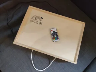 Mesa de luz con números y palas