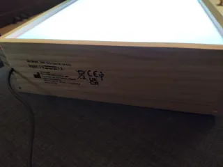 Mesa de luz con números y palas