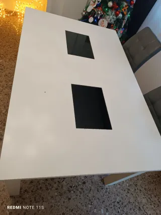 Mesa de comedor blanca y negra