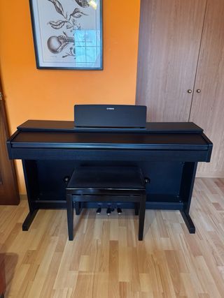 Piano Yamaha Arius YDP-143R + banqueta