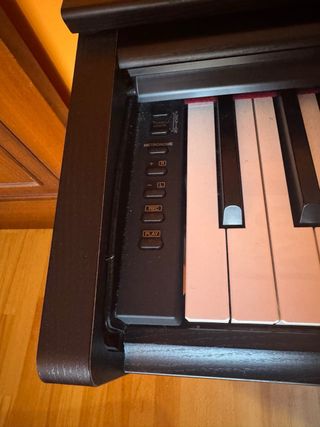 Piano Yamaha Arius YDP-143R + banqueta