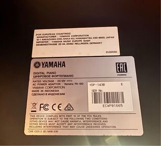 Piano Yamaha Arius YDP-143R + banqueta