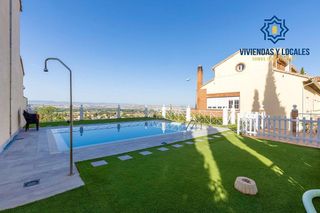 Casa adosada en venta en Bola de Oro - Serrallo en Granada