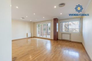 Casa adosada en venta en Bola de Oro - Serrallo en Granada