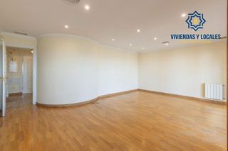 Casa adosada en venta en Bola de Oro - Serrallo en Granada