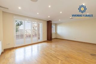 Casa adosada en venta en Bola de Oro - Serrallo en Granada