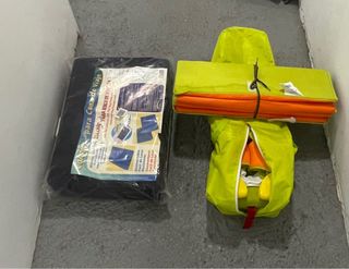 Cuna de viaje con colchón plegable.