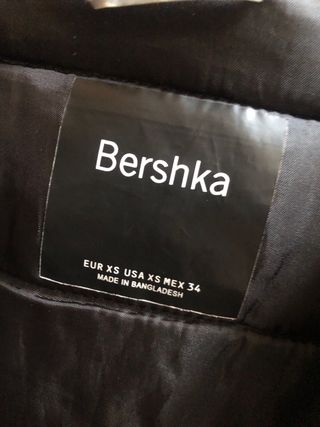 Plumífero Bershka gris y negro