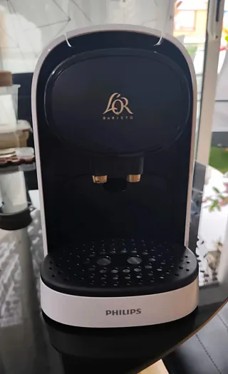 Cafetera Philips cápsulas tipo Nespresso.