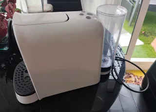 Cafetera Philips cápsulas tipo Nespresso.