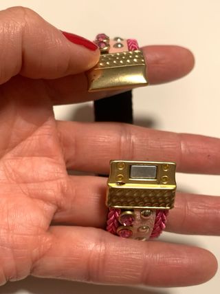 Pulsera rosa ancha con imán
