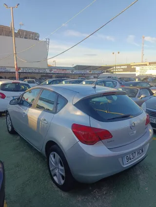 Opel Astra 2011