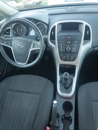 Opel Astra 2011