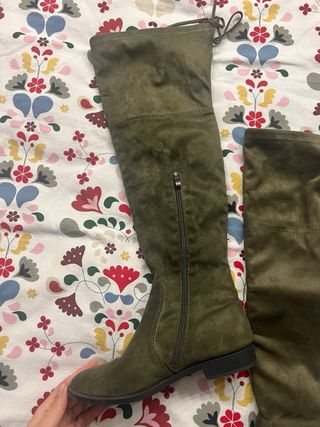 Botas altas verde oliva planas