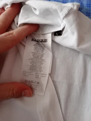 Camiseta Napapijri blanca.