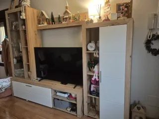 Mueble de comedor madera y blanco