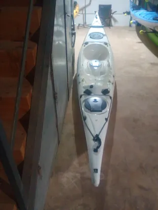 Kayak de pesca y travesía, EN FIBRA DE VIDRIO.