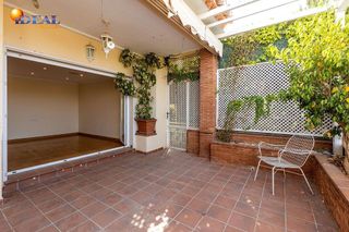 Casa adosada en venta en Bola de Oro - Serrallo en Granada