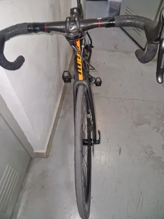 Bicicleta Giant TCR Negra y Naranja