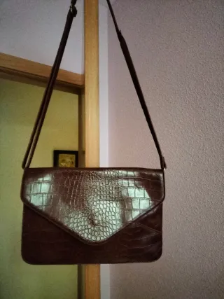 Bolso cartera marrón efecto piel cocodrilo