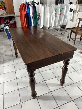 Tavolo in legno massiccio