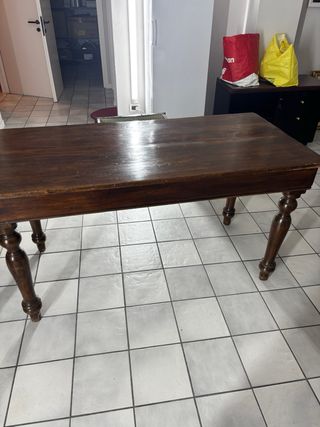 Tavolo in legno massiccio
