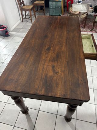 Tavolo in legno massiccio