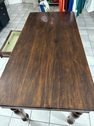 Tavolo in legno massiccio