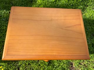 Mesita de noche de madera