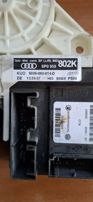 Motor elevalunas 8P0959