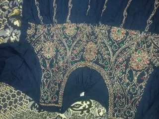 Vestido azul con bordados