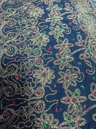 Vestido azul con bordados