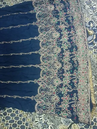 Vestido azul con bordados