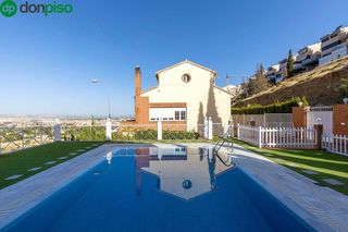 Casa adosada en venta en Bola de Oro - Serrallo en Granada