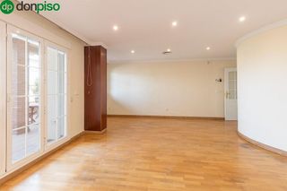 Casa adosada en venta en Bola de Oro - Serrallo en Granada