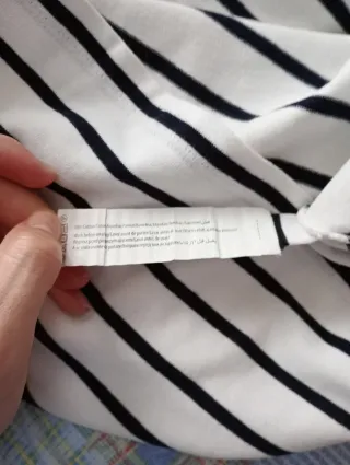 Camiseta de manga larga de rallas.