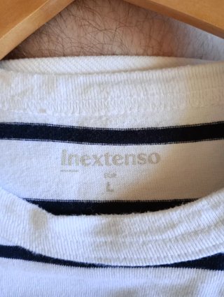 Camiseta de manga larga de rallas.