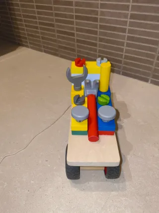 Camión de madera para montar y desmontar