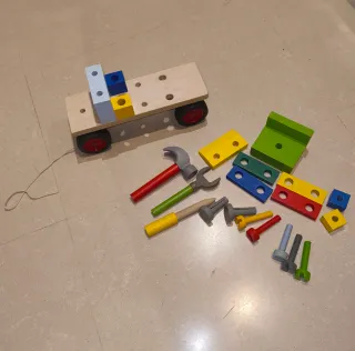 Camión de madera para montar y desmontar