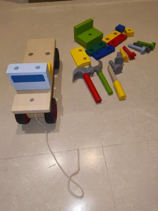 Camión de madera para montar y desmontar