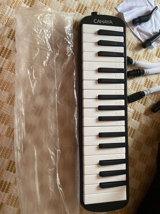 Melódica Cahaya con accesorios