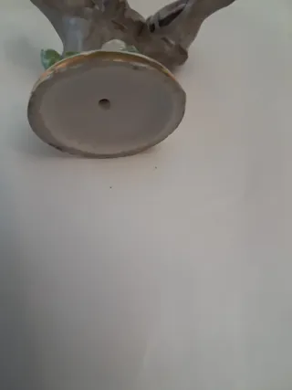 Figura de pájaros en rama