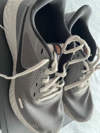 Zapatillas Nike Revolution Gris/Blanco