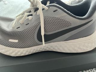 Zapatillas Nike Revolution Gris/Blanco