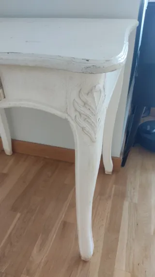 Mesa vintage de madera blanca
