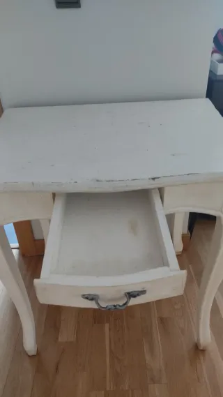 Mesa vintage de madera blanca