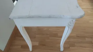 Mesa vintage de madera blanca