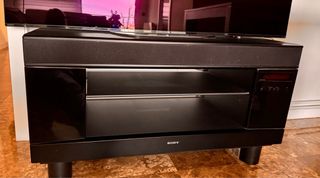 Mueble TV Sony con Barra de Sonido RHTG500